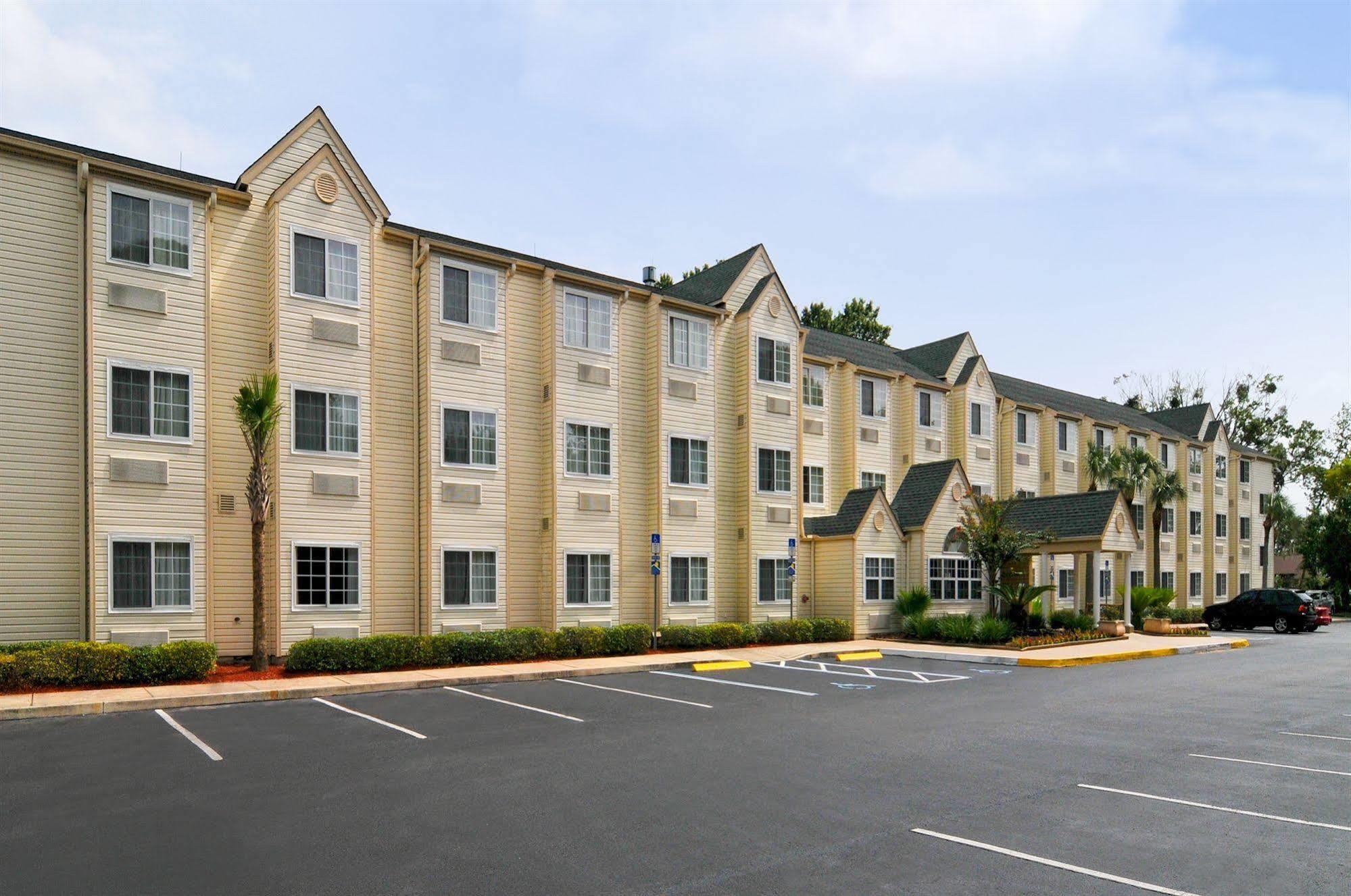 Hometown Inn & Suites Jacksonville Butler Blvd./Southpoint Exterior foto